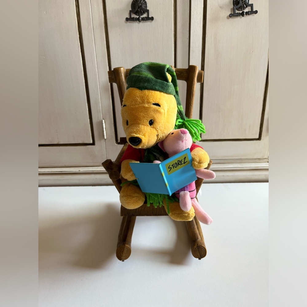 Winnie the Pooh & Piglet animated w/sound in moveable rocker-Christmas story
